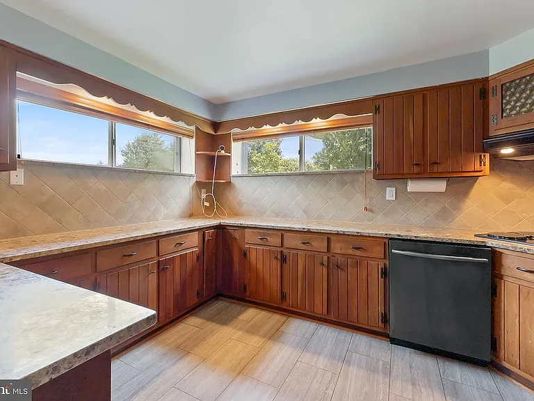 218 Belmont Dr SW — Photo 11