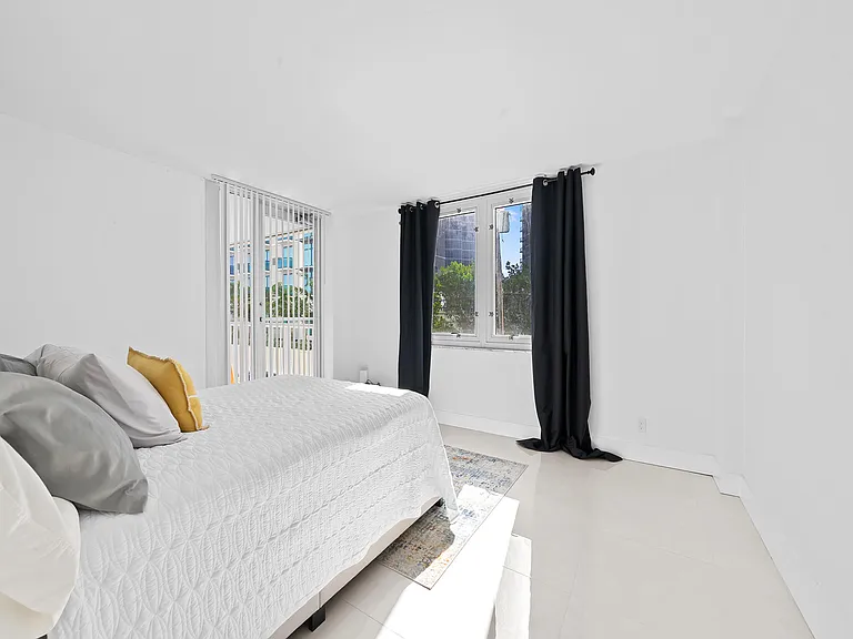 2200 NE 33rd Ave #2D — Photo 12
