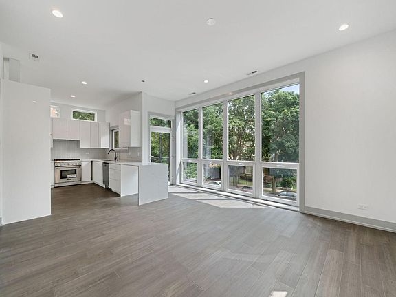 4th image of 1328 W Carmen Ave #Penthouse