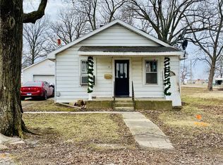 9 NW 4th St, Casey, IL 62420