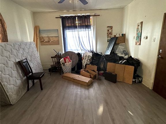 4th image of 250 Park Rd