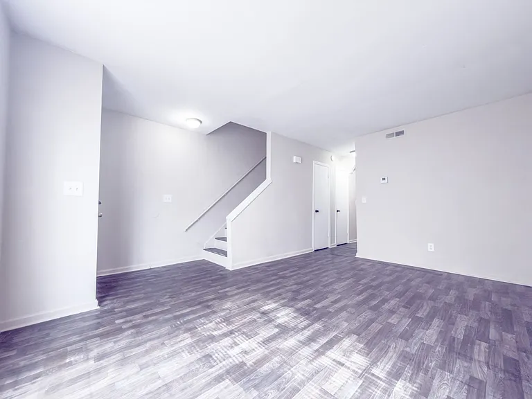 121 Langley Dr — Photo 5