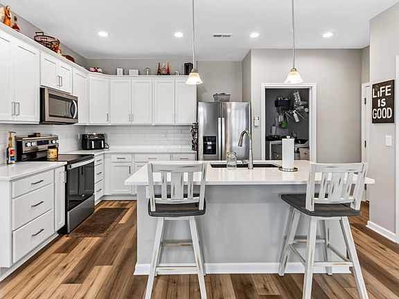 3rd image of 7199 Lehman Park Pl