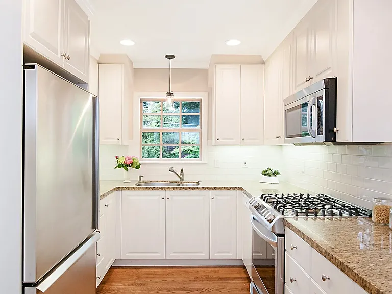 7205 SW Benz Park Dr — Photo 3