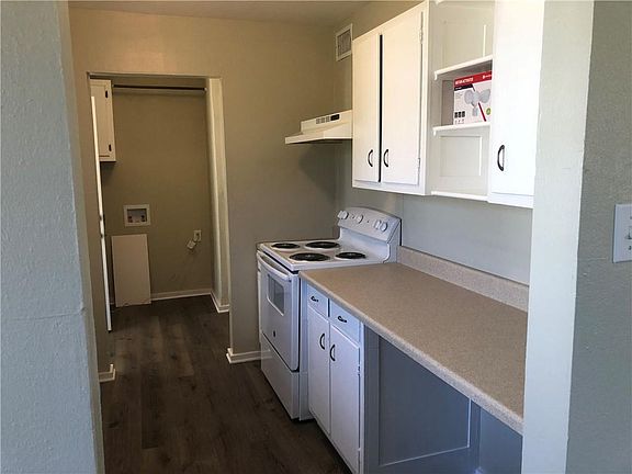 4th image of 718 Hogan Dr