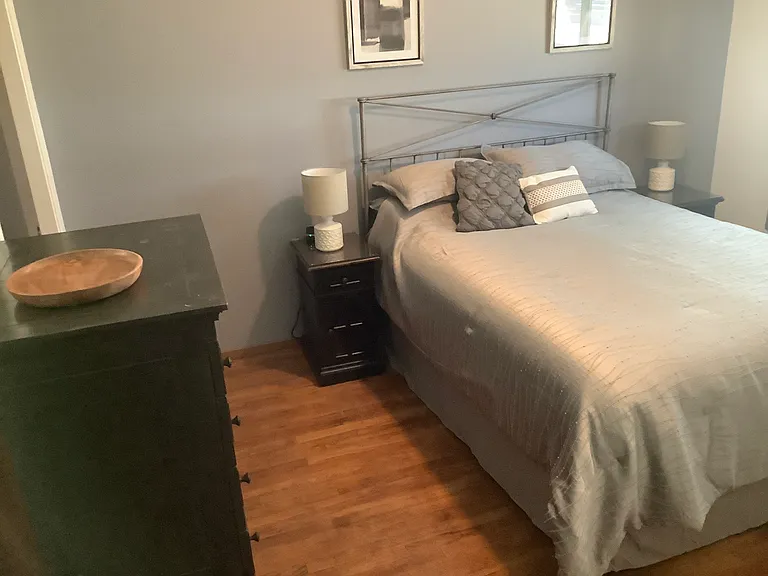 453 Leslie Ave — Photo 16