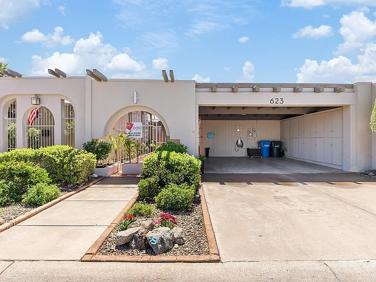 623 E Royal Palm Sq S — Photo 19
