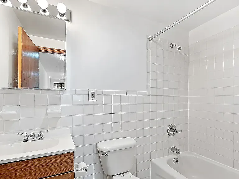 107 E 2nd St #2 — Photo 4