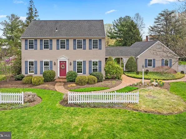 27 Dunkin Dr, Washington Crossing, PA 18977