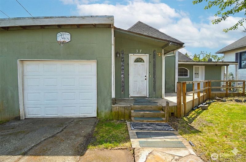 3rd image of 317 W King Street