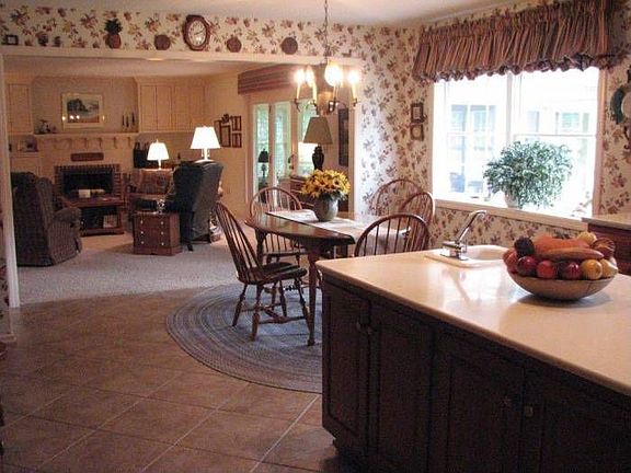 Kitchen to Family Room