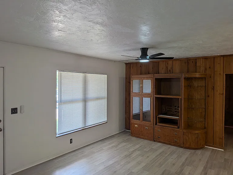 10981 Village Green Ave — Photo 5