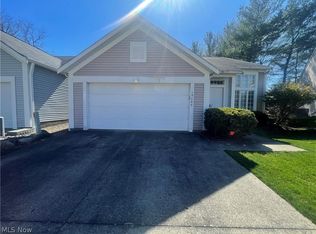 19284 Hidden Woods Ln, Strongsville, OH 44136