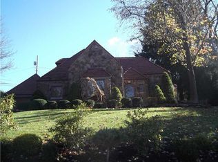 812 W Monroe Cir, Pittsburgh, PA