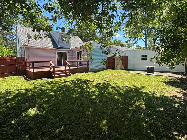 196 S Point Dr — Photo 4