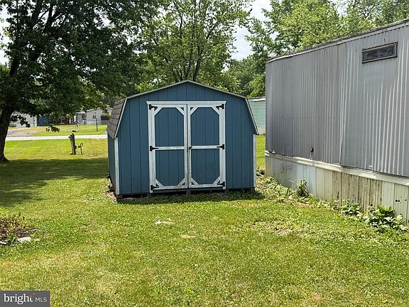 4th image of 8 Redwood Ln