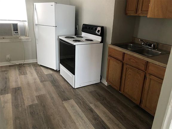 4th image of 4520 Columbia Ave