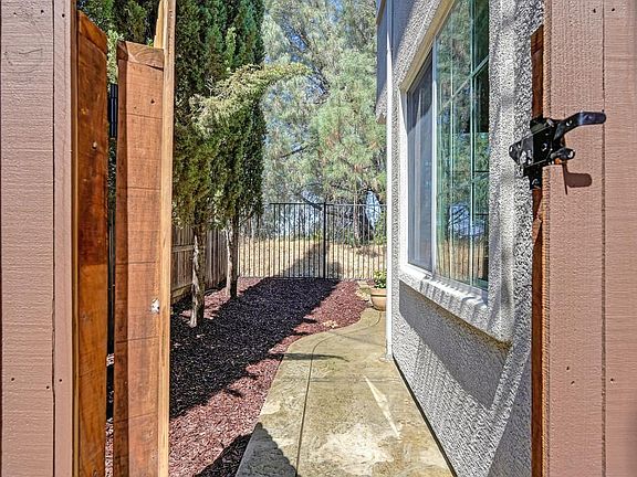 5th image of 1102 Ferry Cir