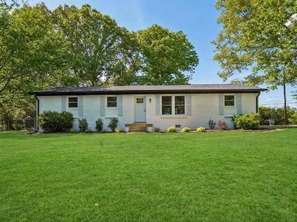 1013 Copper Still Cir, Kingston Springs, TN 37082