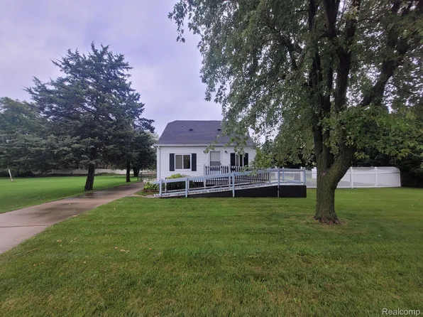 923 Fountain St, Monroe, MI 48161
