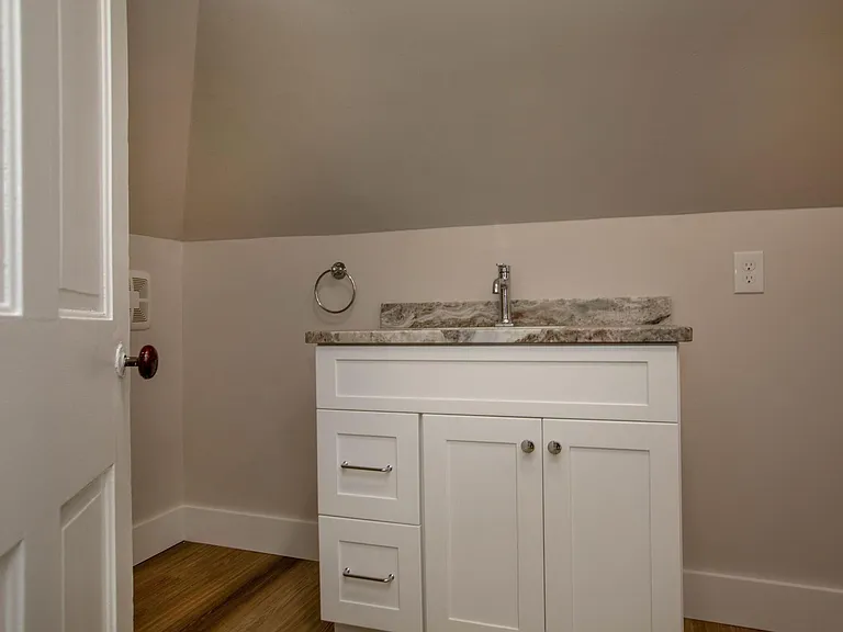21 Summer St #4 — Photo 9