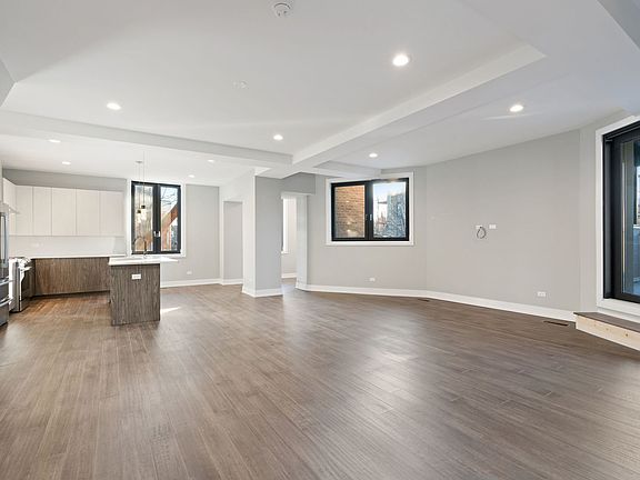 3rd image of 1300 N Artesian Ave #C