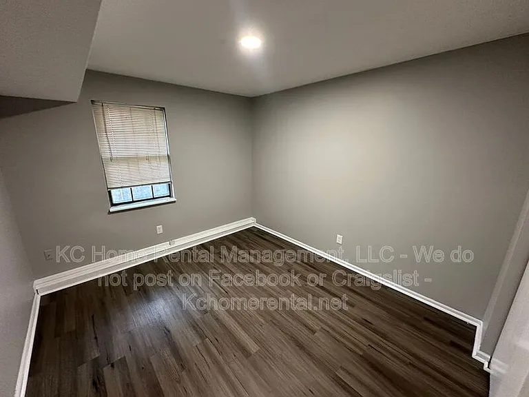 9213 E 54th Ter — Photo 12