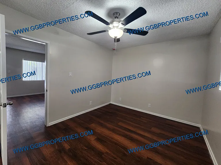 1050 E Harding St — Photo 9