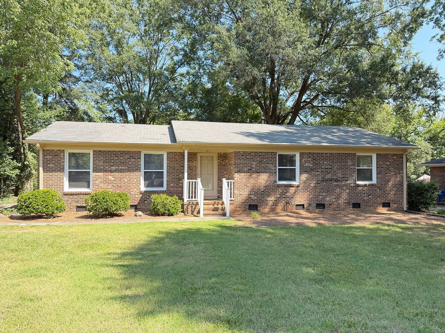 3 bed, 2.0 bath, $1,990 — Photo 2