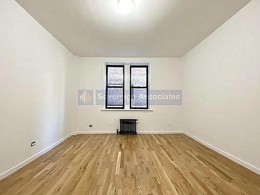 4th image of 165 Pinehurst Ave #11