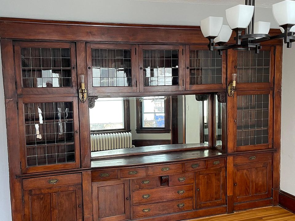 Dining room with bay window