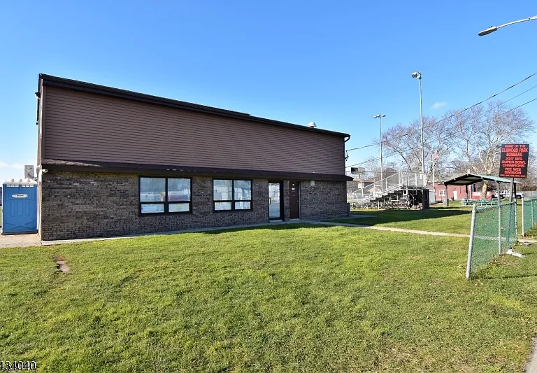 10 Garden Dr #2 — Photo 40