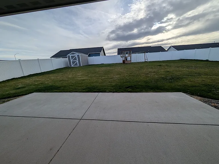 1724 Pioneer Dr — Photo 8