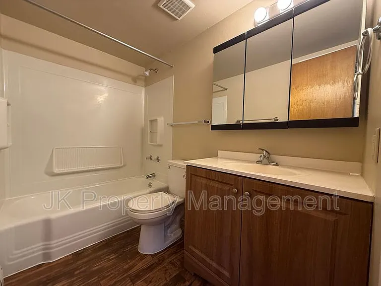 2100 4th St NE #2 — Photo 19