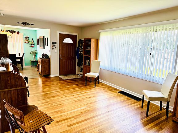 2nd image of 221 S Park Dr