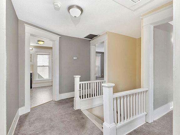 3rd image of 207 S Clarence St #205
