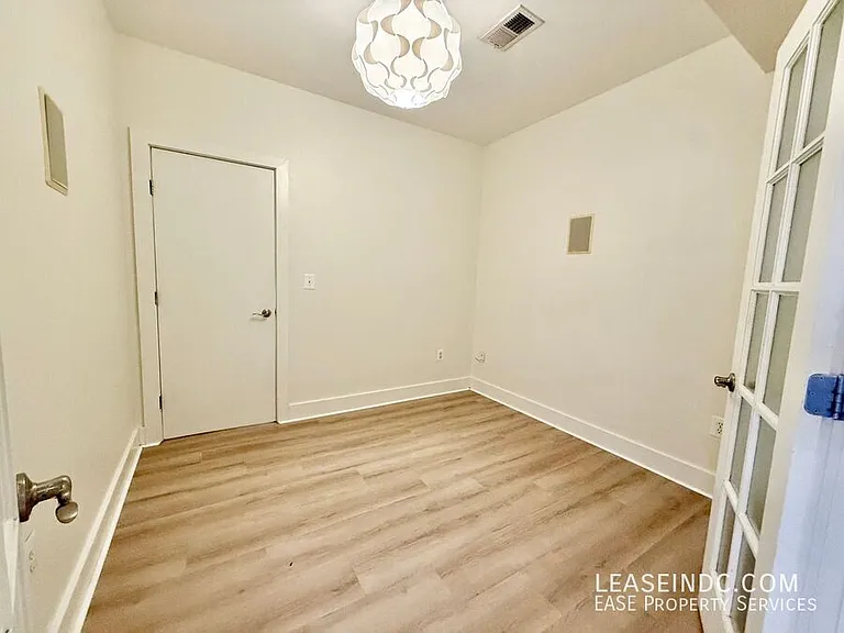 245 15th St SE #101 — Photo 19