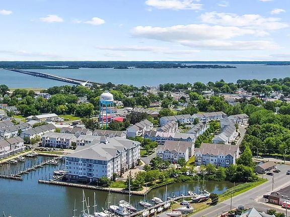 This "Kozy Waterfront Condo" is located at the Deep Harbour Marina in Cambridge, Maryland.