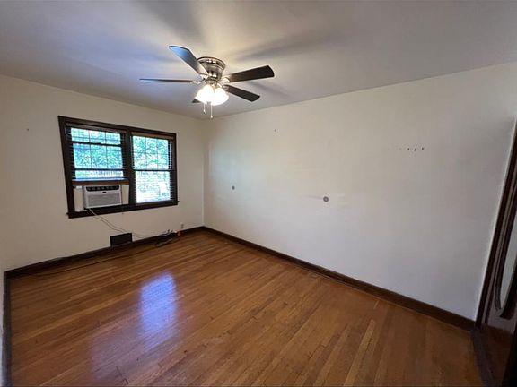 4th image of 407 Bement Ave #1