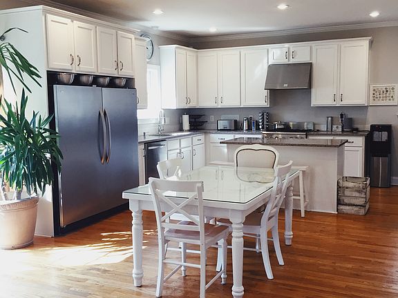 Bright and beautiful kitchen