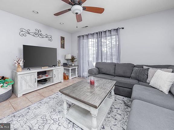 4th image of 1101 Aberdeen Ln