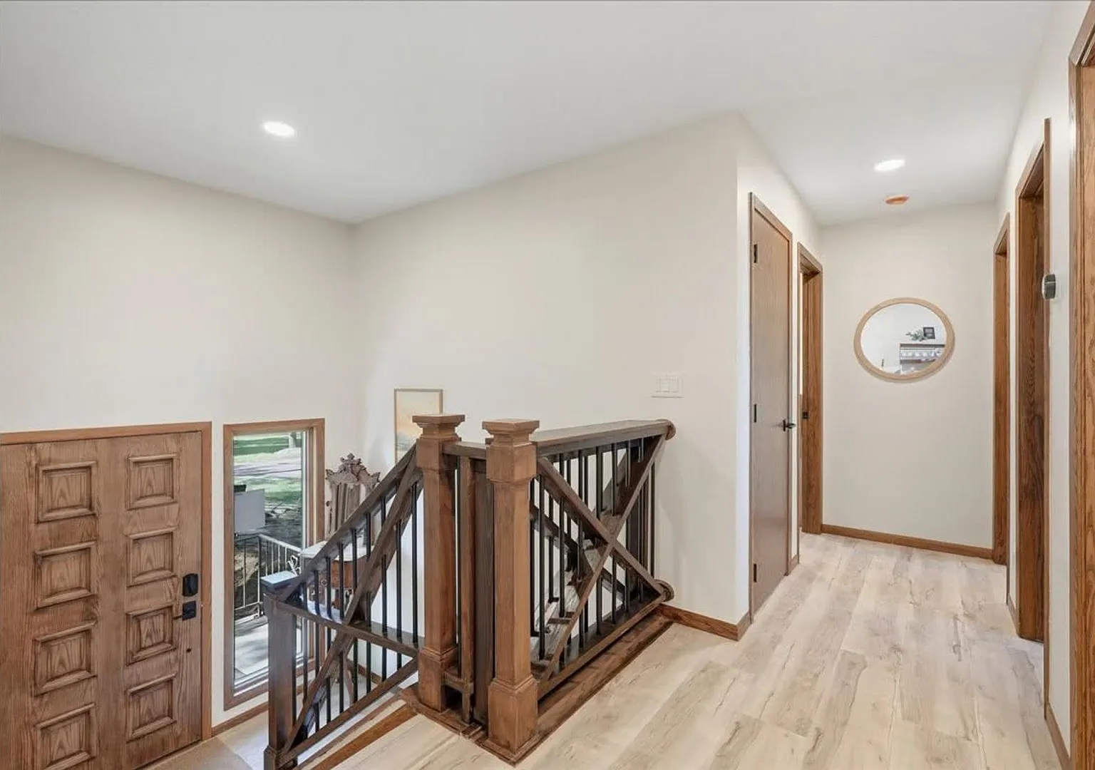 Luxury Lakefront House - Fully Furnished — Photo 1