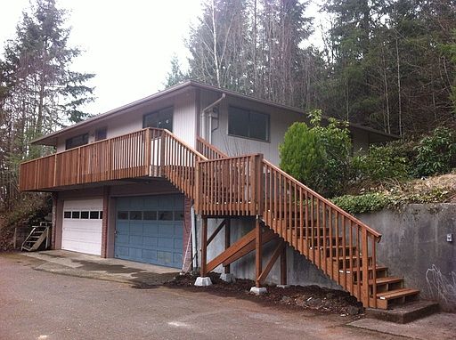2nd image of 394 SE Crestview Dr #1/2