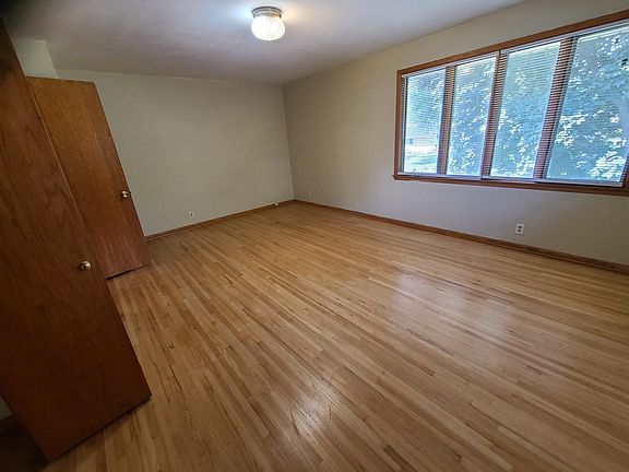 Over sized primary bedroom upstairs