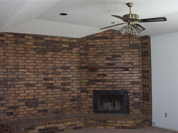 4th image of 8984 Bradley Dr