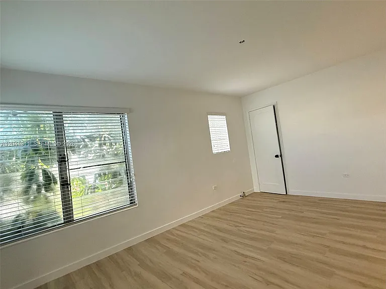 641 10th St #2 — Photo 3