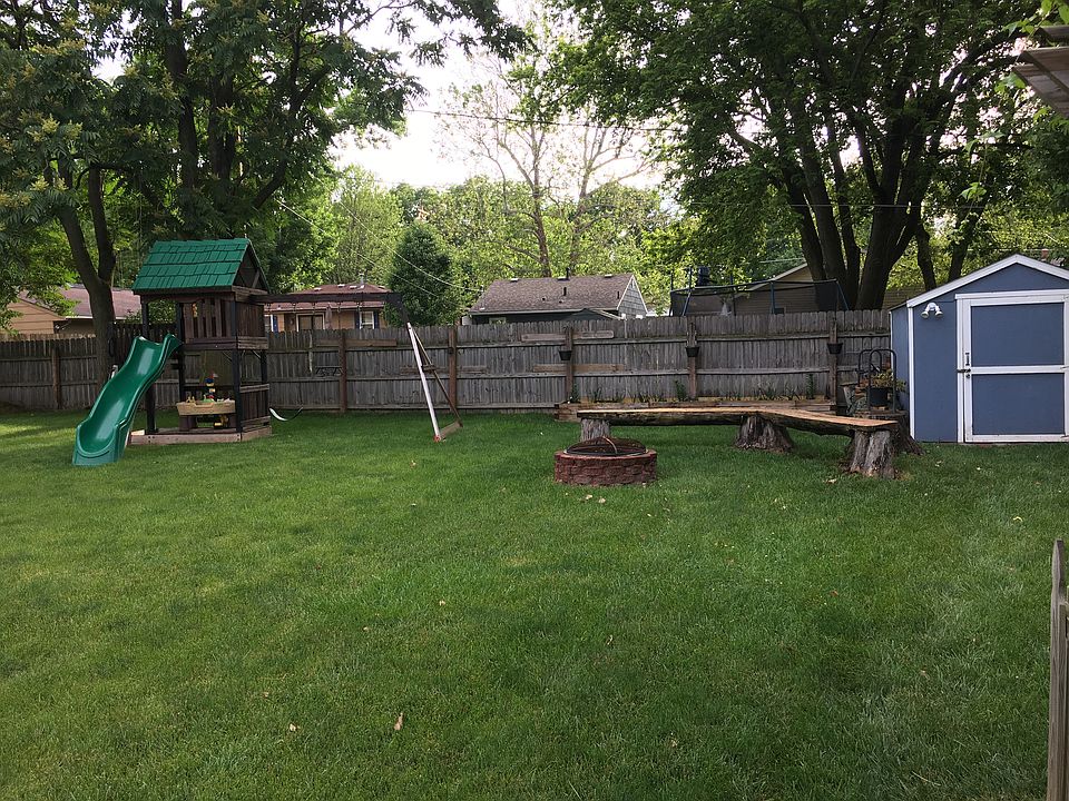 2nd image of 318 SW Elm St