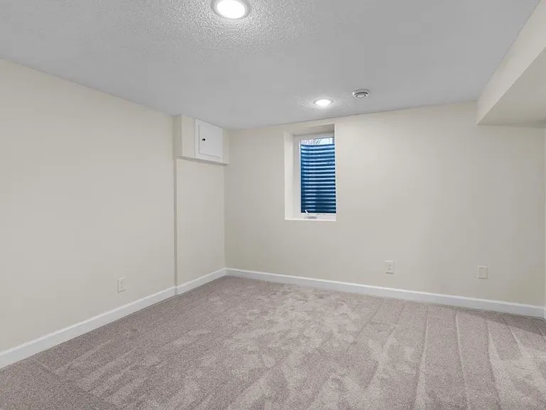 9109 Queen Ave S — Photo 11