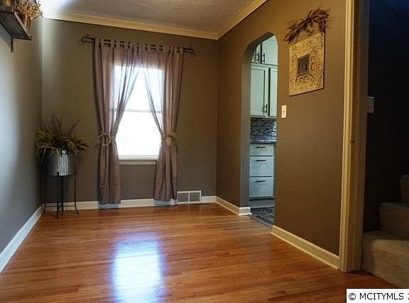 3rd image of 824 2nd St SE