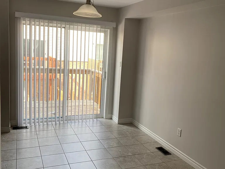 16 Kenridge Ter — Photo 5